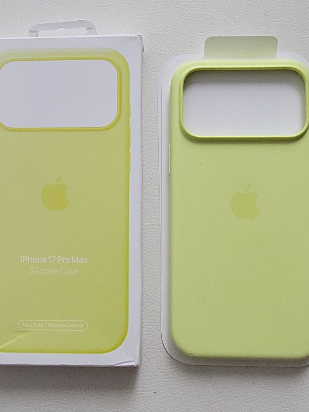 Apple iPhone 17 Pro Max Silicone Case - Neon Yellow